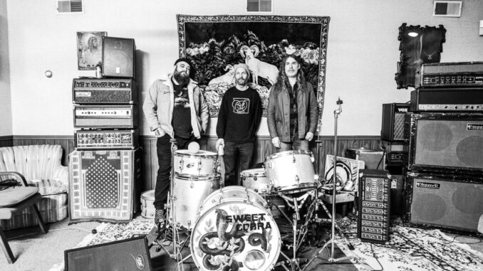 SWEET COBRA: BrooklynVegan Premieres âCoatsâ Video From Chicago Post-Rock Trio; Threes LP Nears November Release Via Hawthorne Street Records/Pax Aeternum