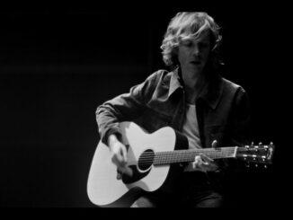 BECK: âOLD MANâ FULL-LENGTH PERFORMANCE VIDEO LIVE NOW