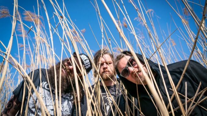 OBELYSKKH: Fifth LP From German Sludge Trio, The Ultimate Grace Of God, Now Streaming And Available Worldwide Through Exile On Mainstream Records
