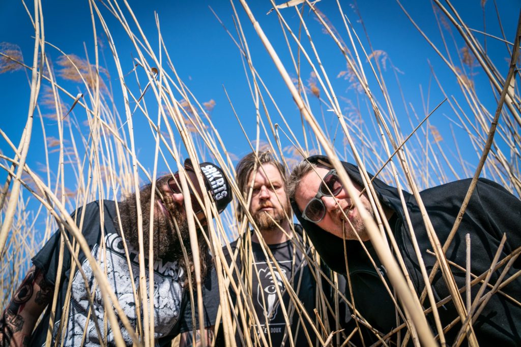 OBELYSKKH: Fifth LP From German Sludge Trio, The Ultimate Grace Of God, Now Streaming And Available Worldwide Through Exile On Mainstream Records