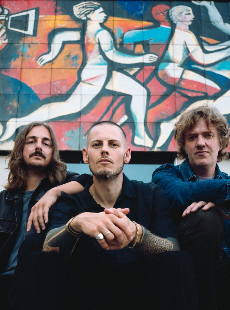 ZAHN: âSchmuckâ Single From Berlin-Based Post-Rock Trio With Ex-The Ocean, Heads., And EinstÃ¼rzende Neubauten (Live) Members Now Playing; Adria LP Nears Release On Crazysane Records