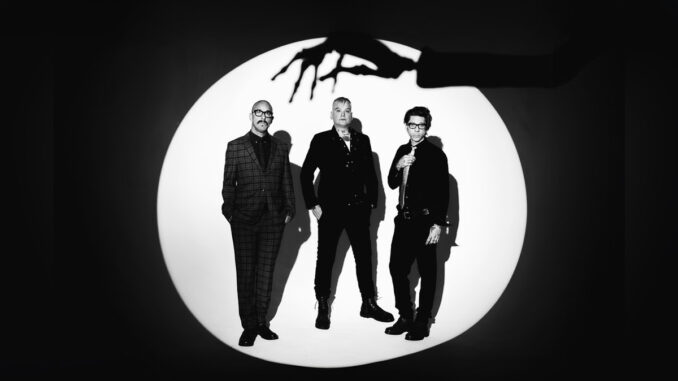 ALKALINE TRIO Promo Pic (1) - Cover Photo ALKALINE TRIO Promo Pic (1) - Cover Photo