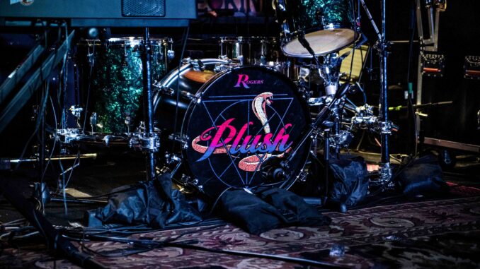 Plush performing live at Zen West during the Find the Beautiful tour