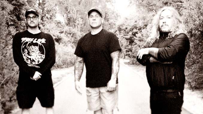 GIANT SPIDER: New York Sci-Fi Punk/Metal Trio To Release Debut EP On May 17th; Video For âExit Planâ Featuring Taras Apuzzo From All Out War Premiered At Decibel Magazine
