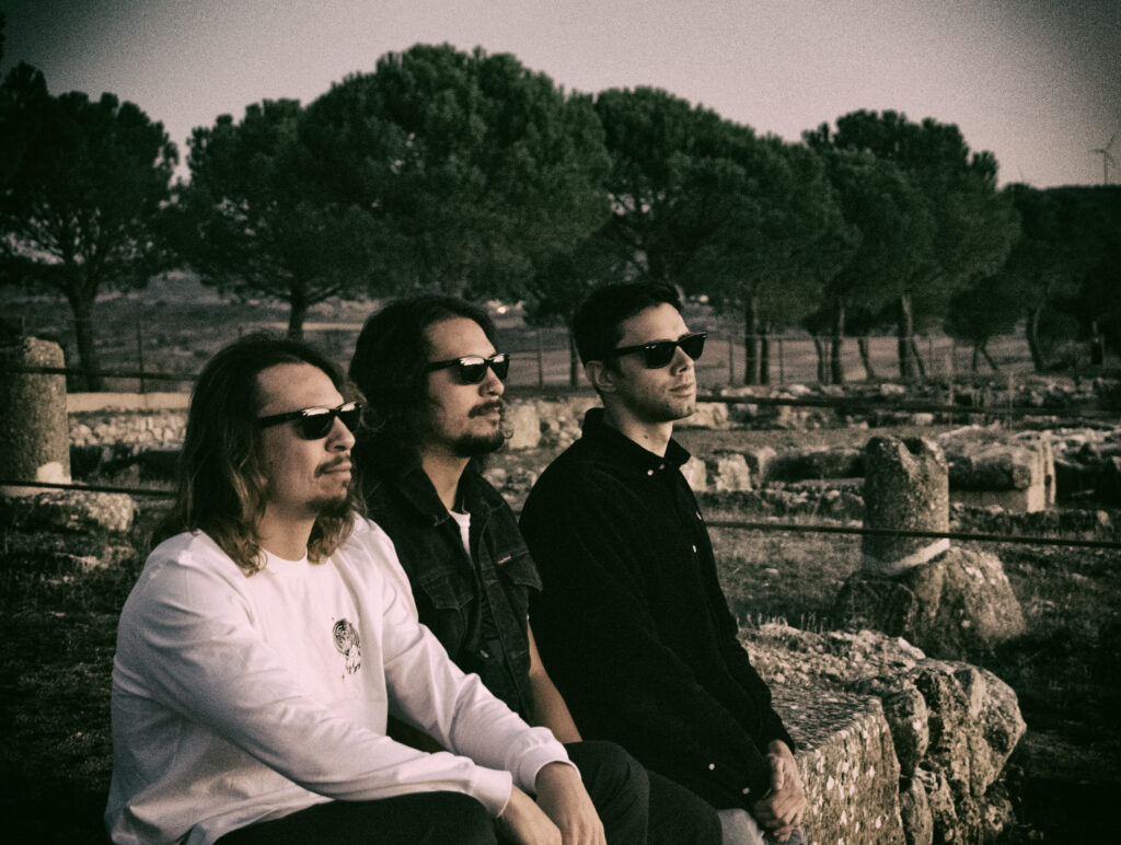 FREE RIDE: Madrid-Based Psychedelic Fuzz Rock Trio To Release Acido Y Puto Full-Length On August 9th Via Small Stone Recordings; âSpace Nomadâ Video/Single Now Playing + Preorders Available