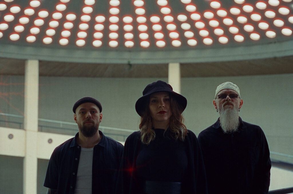 KARLA KVLT: Everything Is Noise Premieres âKarmaâ Video From German Ethereal Sludge/Post-Rock Trio; Debut LP, Thunderhunter, Nears February 21st Release Via Exile On Mainstream