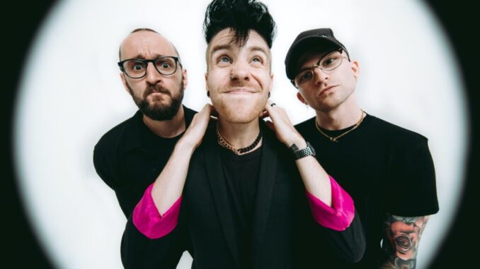 As It Is Share “I HATE ME TOO” Video As It Is Share “I HATE ME TOO” Video