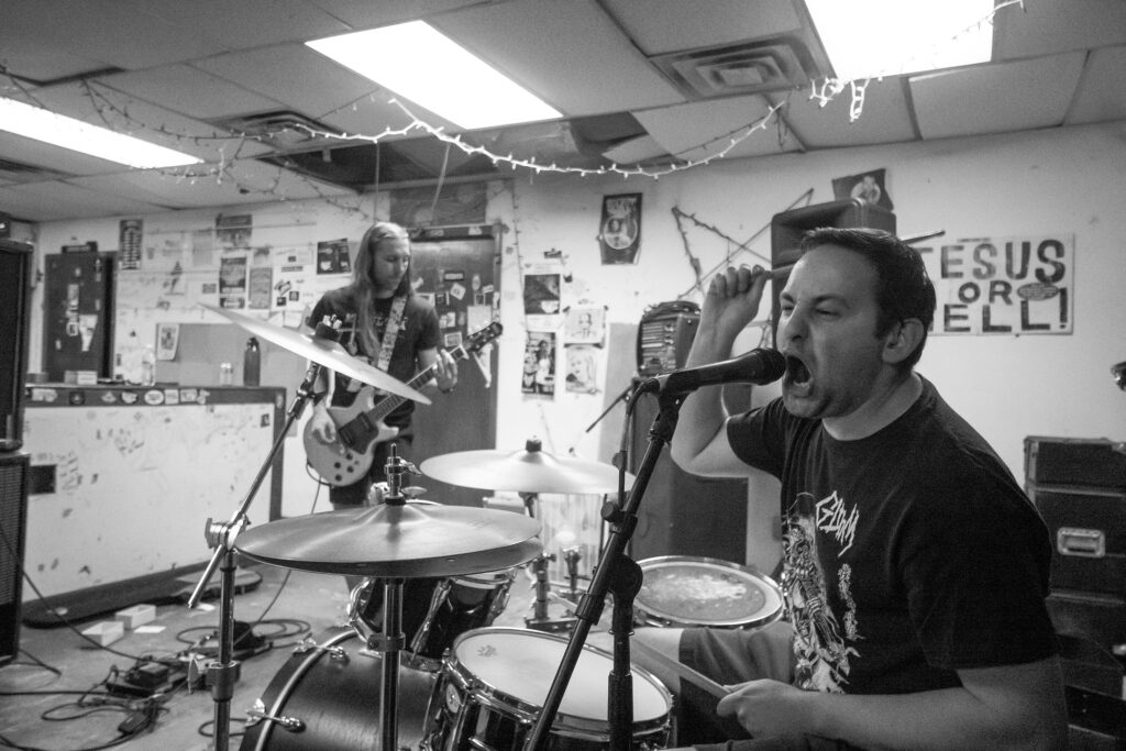 STOMACH: Metal Injection Premieres “Oscillate” Track From Chicago Sludge Metal Act Formed By Weekend Nachos, Sick/Tired, Sea Of Shit Members; Second LP, Low Demon, Drops July 18th On Hibernation Release