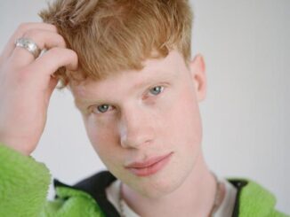 Finn Askew official Elektra press photo by Rosie Matheson