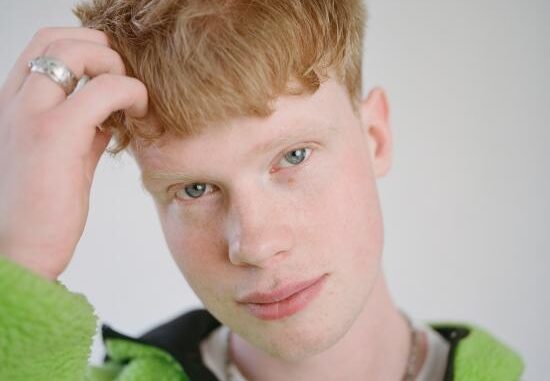 Finn Askew official Elektra press photo by Rosie Matheson