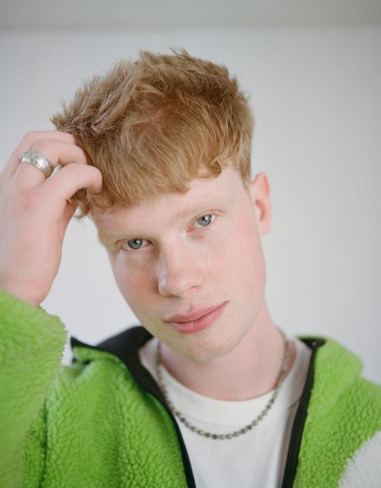 Finn Askew official Elektra press photo by Rosie Matheson