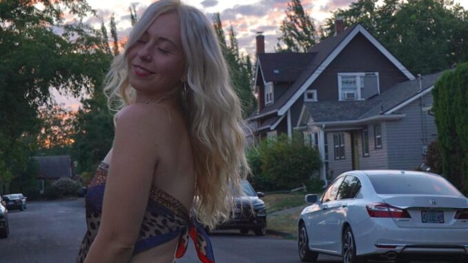 Maddie Carpenter – Cowboy debut single publicity image