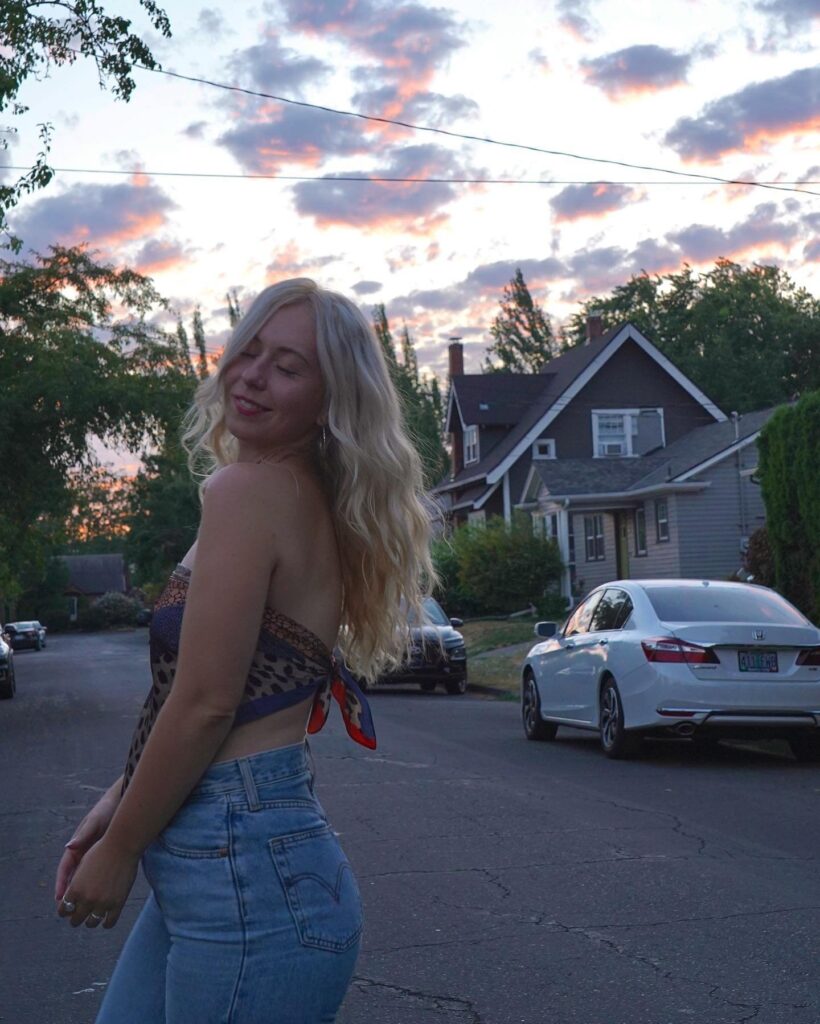 Maddie Carpenter – Cowboy debut single publicity image
